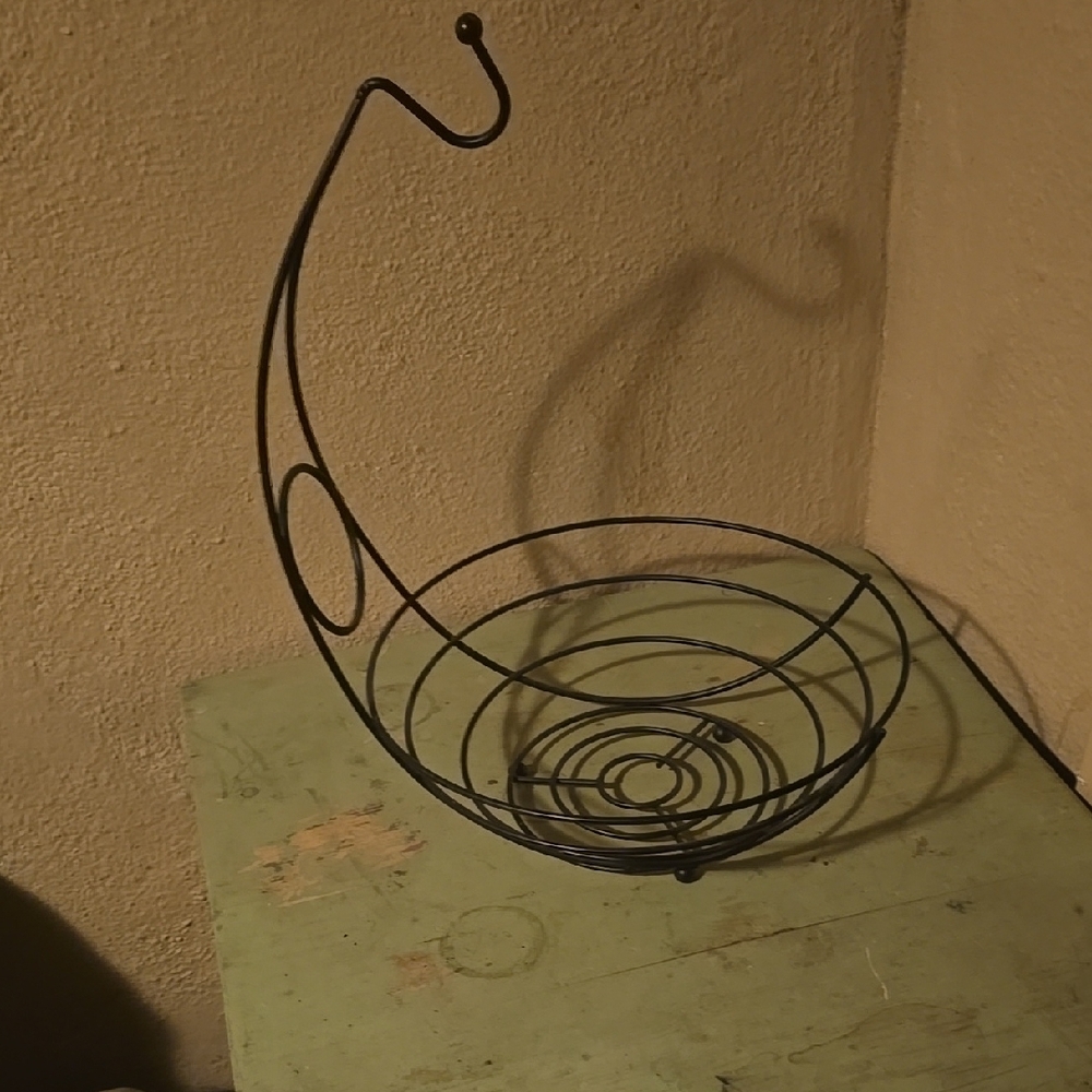 Elegant Black Metal Wire Fruit Holder